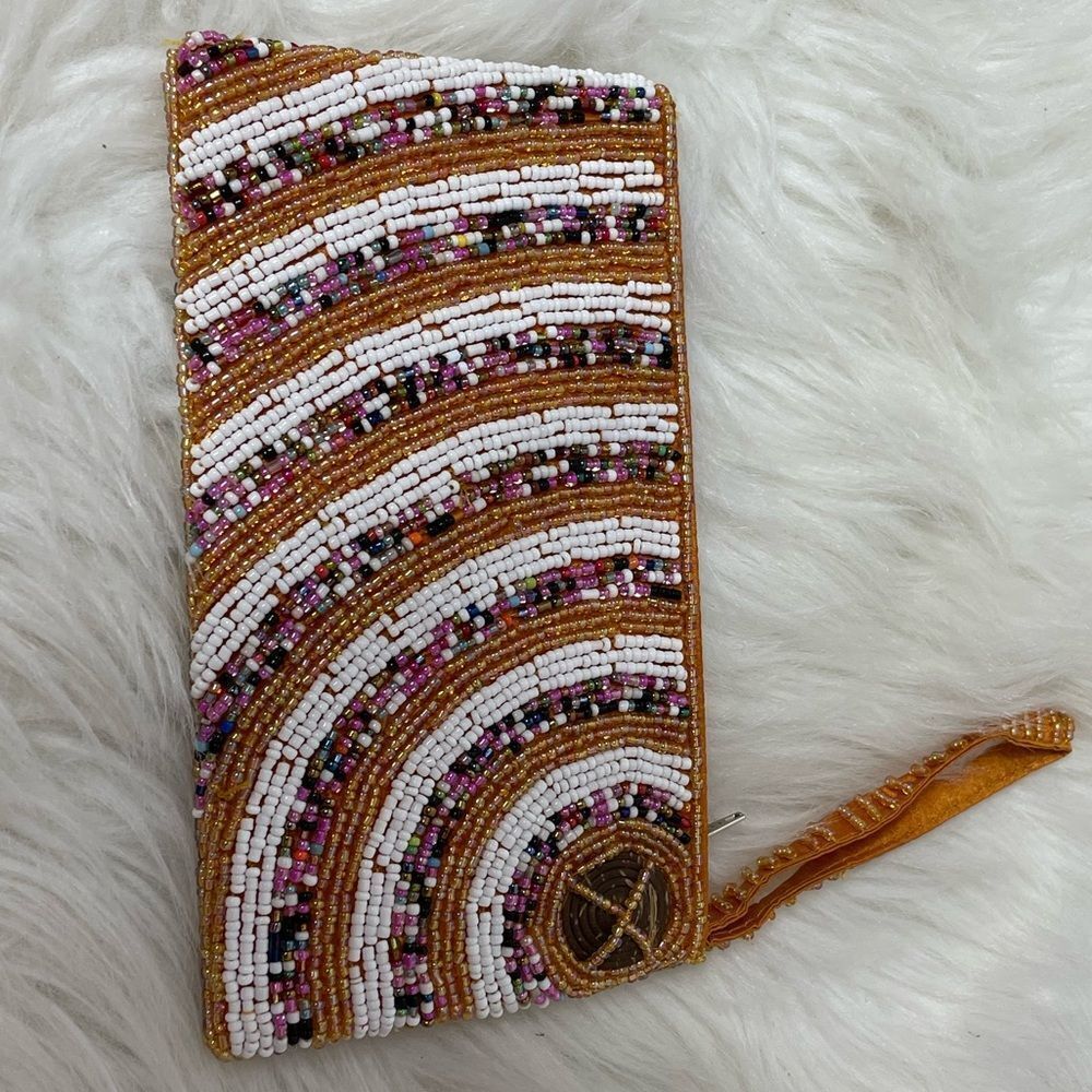 Beaded zipper wristlet 